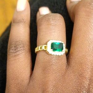 Gold ring emerald stone